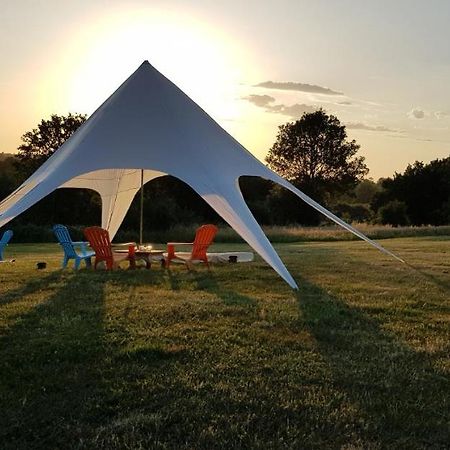 Camping La Petite Houmee Curzay-sur-Vonne Exterior photo
