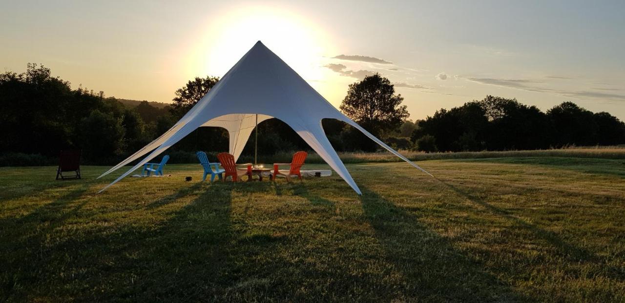 Camping La Petite Houmee Curzay-sur-Vonne Exterior photo