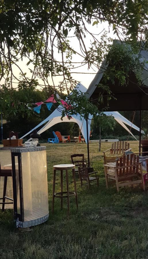 Camping La Petite Houmee Curzay-sur-Vonne Exterior photo